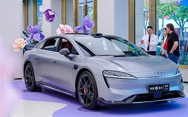 Papírové umění a značky automobilů