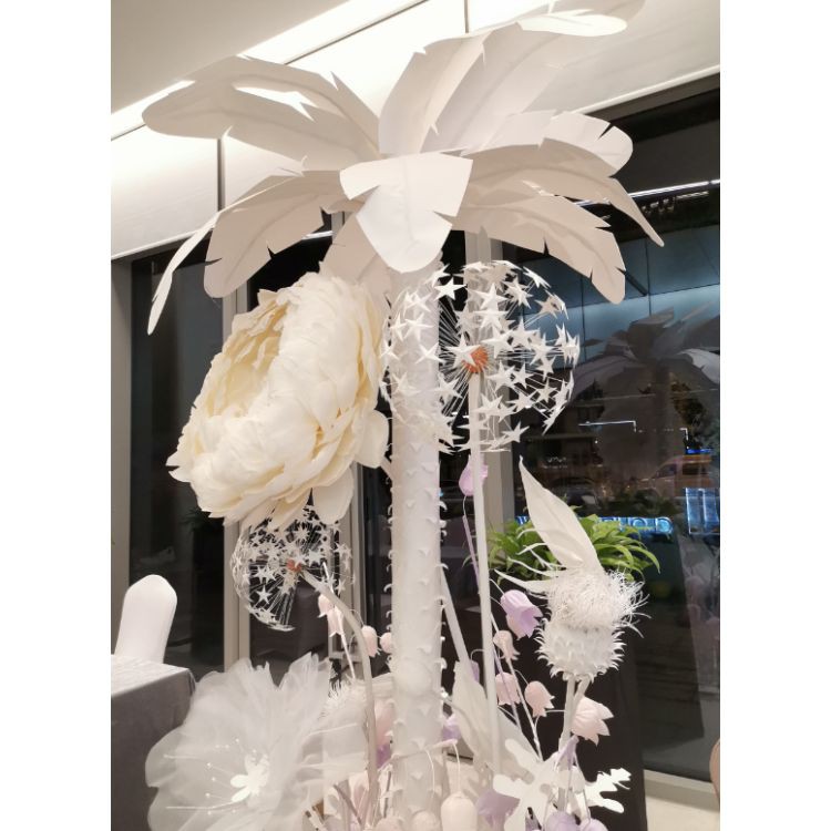 Velký papírový kokosový strom